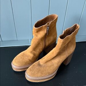 Women’s Suede Platform Ankle Boots - Tan